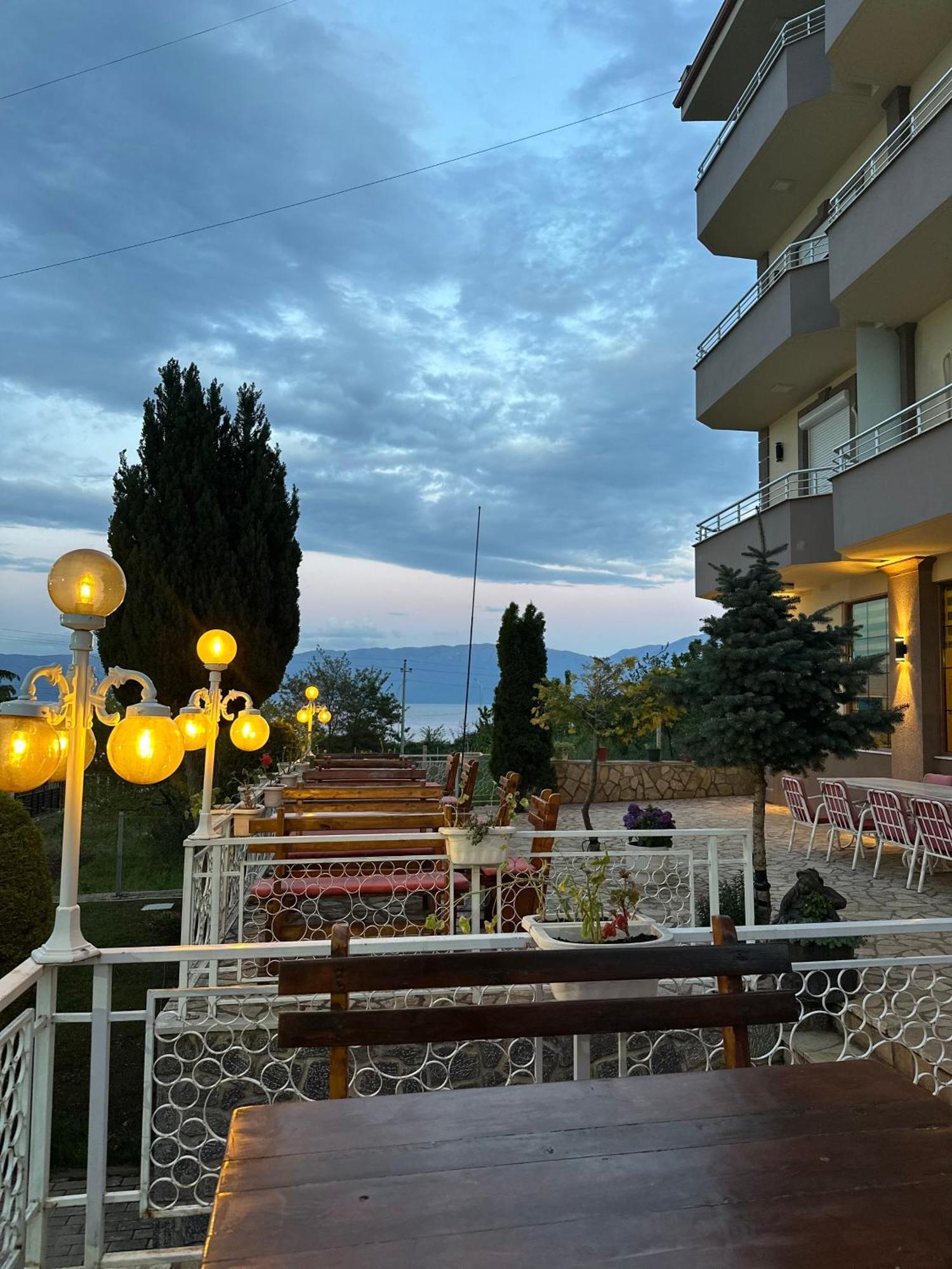 Hotel Vila Toska Piskupat Exterior foto